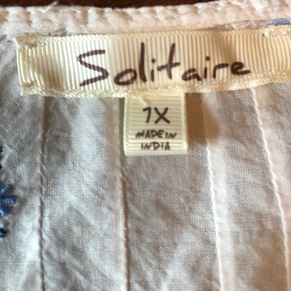 Beautiful blouse—-like new - Picture 6 of 6